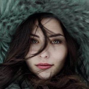 Αύξηση ζυγωματικών woman winter