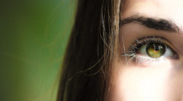 Υαλουρονικό οξύ για την αντιμετώπιση των μαύρων κύκλων στα μάτια eyes