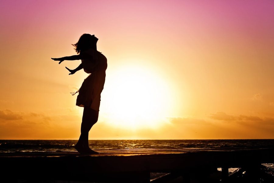 Ρικνωτική κάψα woman in sunset