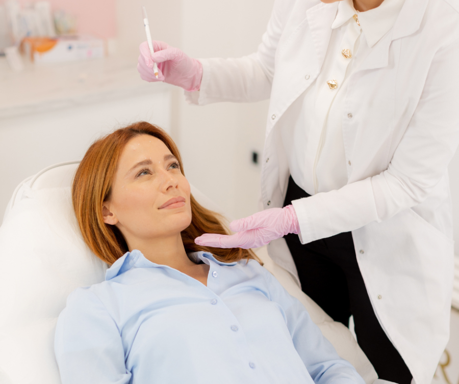 ενέσιμα με υδροξυαπατίτη woman having fillers