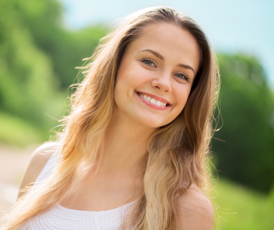 ενέσιμα με υδροξυαπατίτη woman smiling