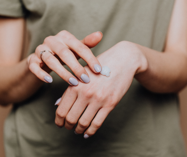 θεραπείες αντιγήρανσης για τα χέρια cover