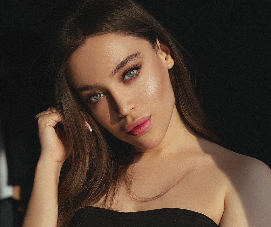 quiet luxury beautiful woman
